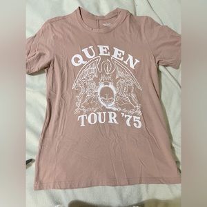 Abercrombie & Fitch Queen graphic tee. Size xsmall. Perfect condition!